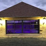 Casa de Férias Maison De Avec Piscine Interieure - Le Grand Champagne