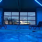 Casa de Férias Maison De Avec Piscine Interieure - Le Grand Champagne *