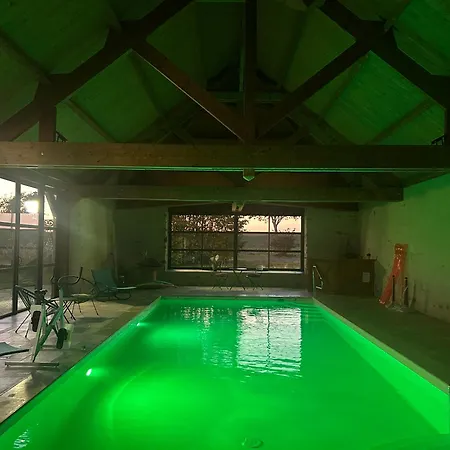 Hébergement de vacances Maison De Avec Piscine Interieure - Le Grand Champagne *
