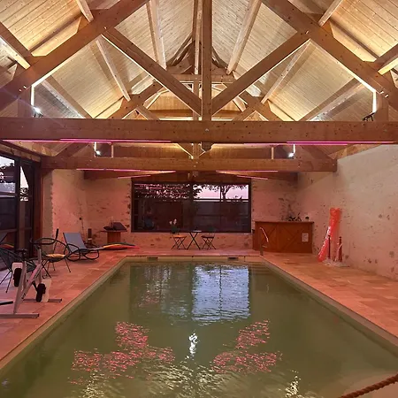 Hébergement de vacances Maison De Avec Piscine Interieure - Le Grand Champagne *